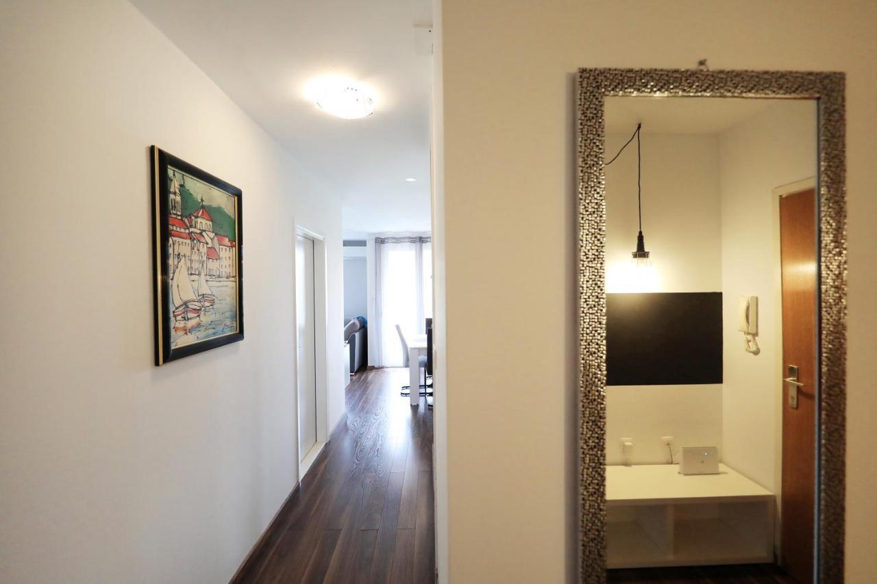 Apartment S *